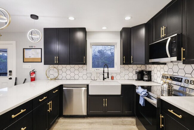 Building Photo - 126 Petrarch Trail