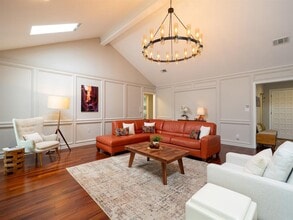 Building Photo - 2110 Wychwood Dr