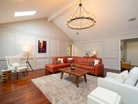 Building Photo - 2110 Wychwood Dr