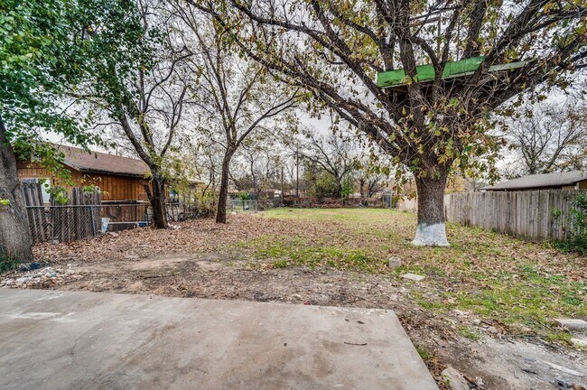 Building Photo - 2110 Aggie Dr