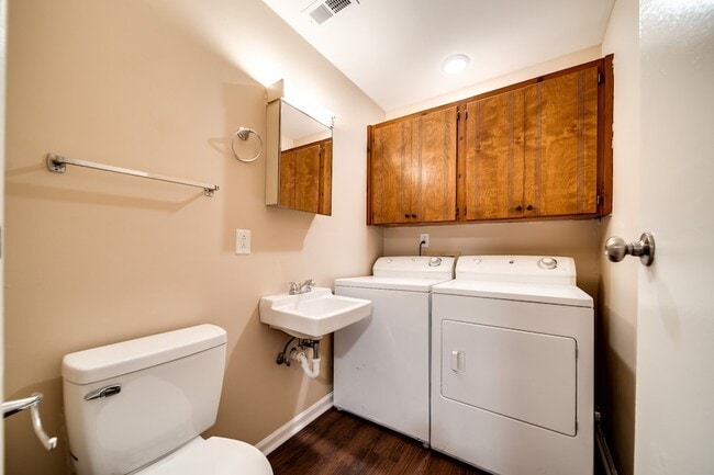 Building Photo - 1184 Meadowview Dr