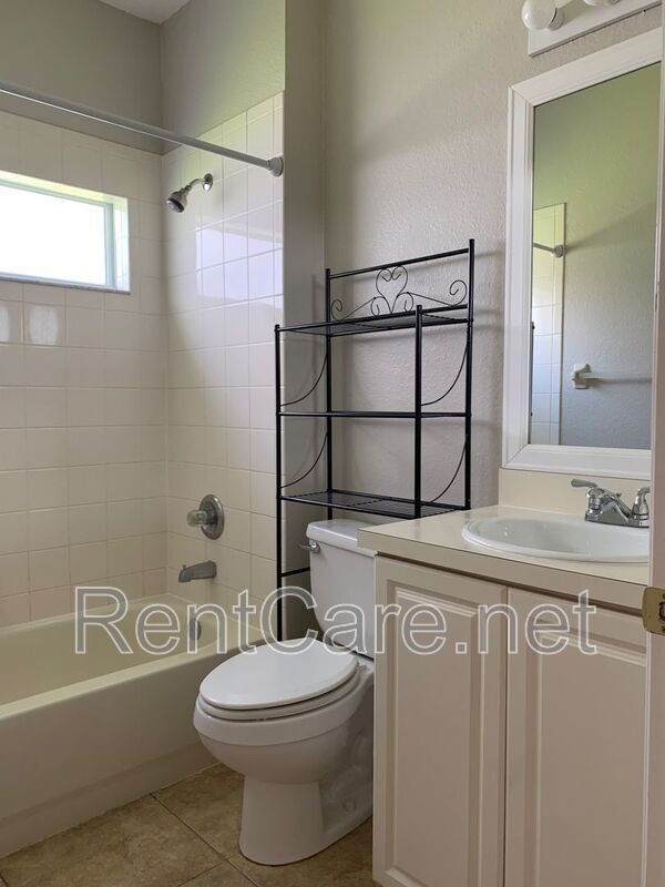 Building Photo - 420 Moss View Cir