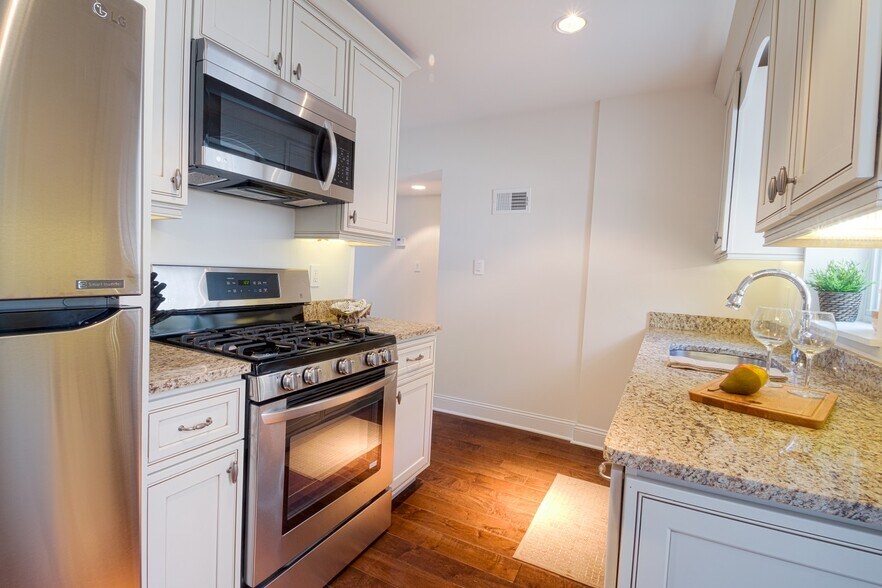 Building Photo - 1703 Pine Street