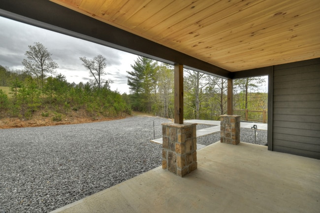 Building Photo - 64 Walnut Dr