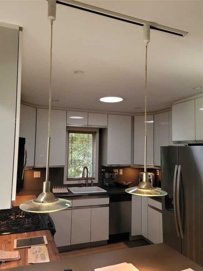 Building Photo - 1406 NY-82