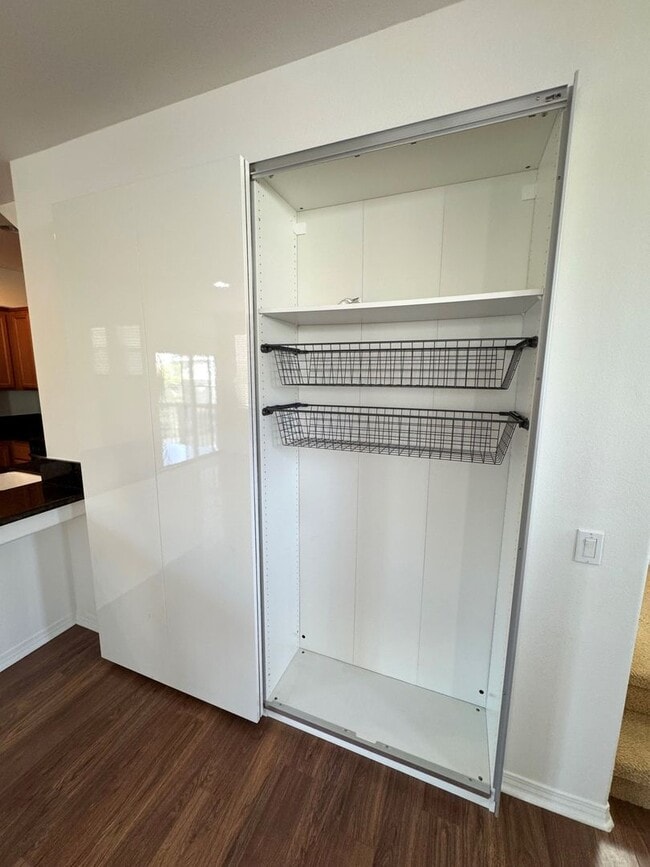 Building Photo - Riverpark Townhome