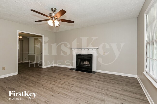 Building Photo - 3900 Hadley Farm Dr