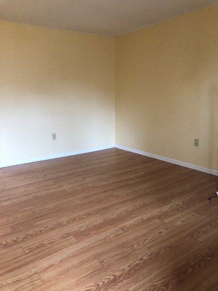 Building Photo - 250 Elm St