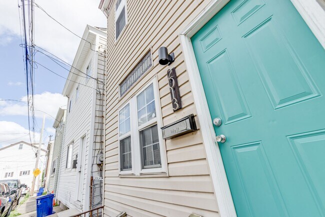 Building Photo - 2013 Gregory St