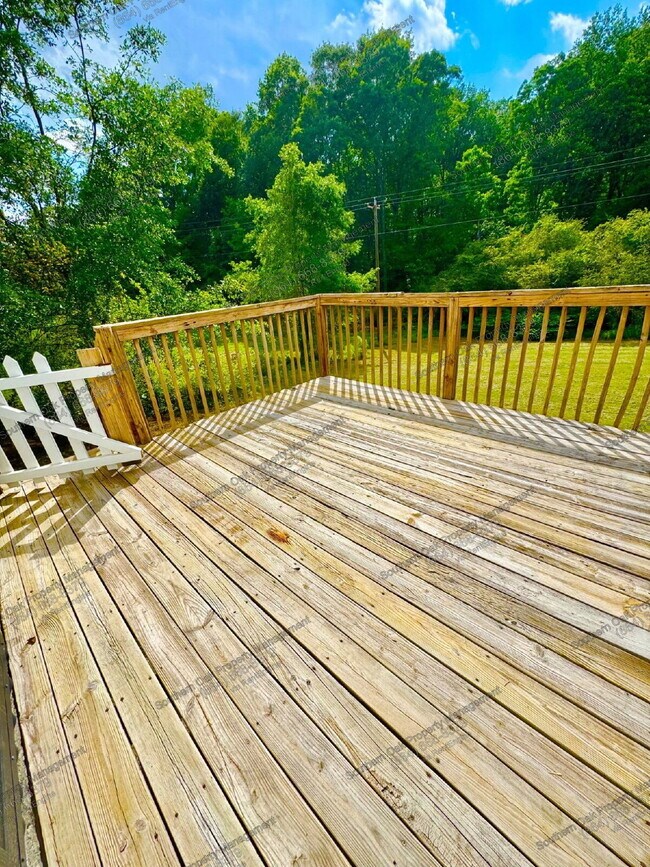 Building Photo - 311 Lakeside Dr