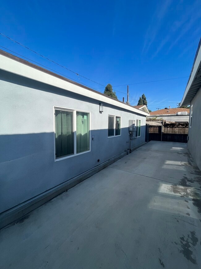 Building Photo - 321 E Truslow Ave