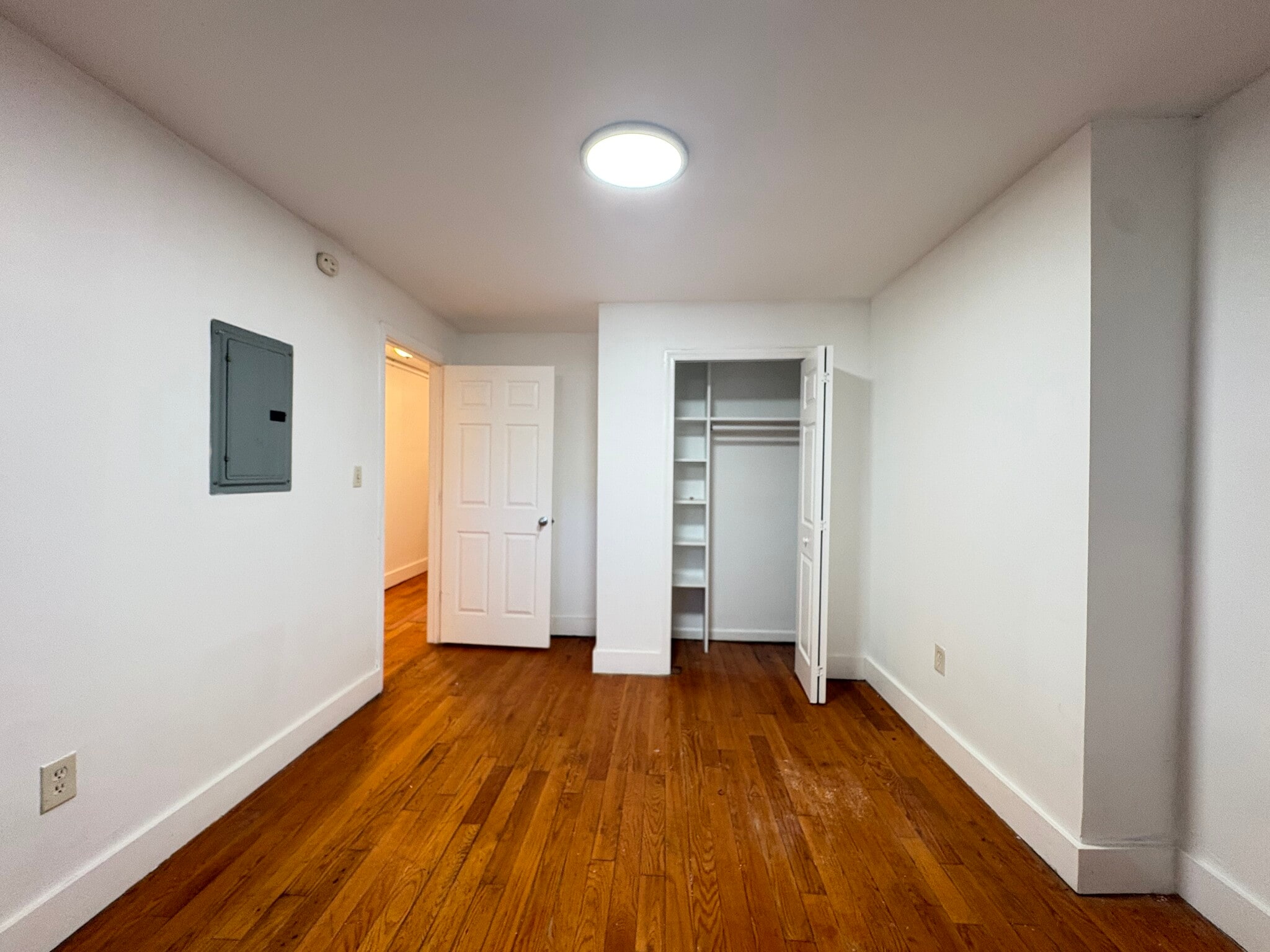 Building Photo - 31 Pearsall Ave