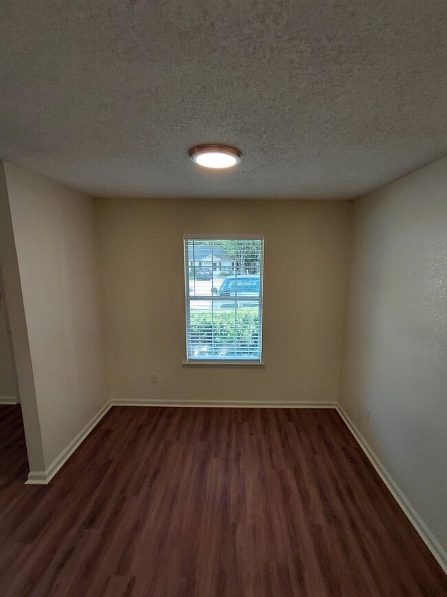 Building Photo - 2713 Oak Park Ct