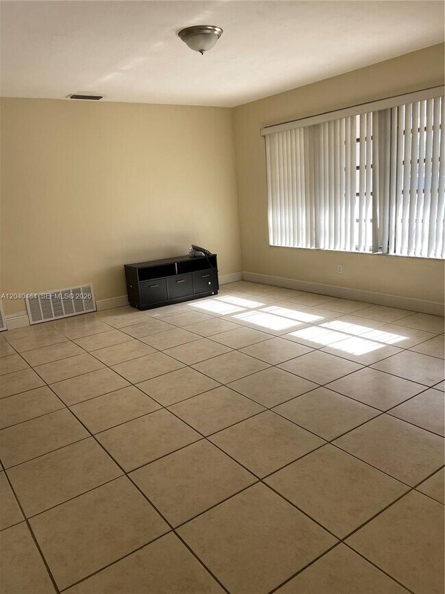 Building Photo - 800 NW 76th Ave
