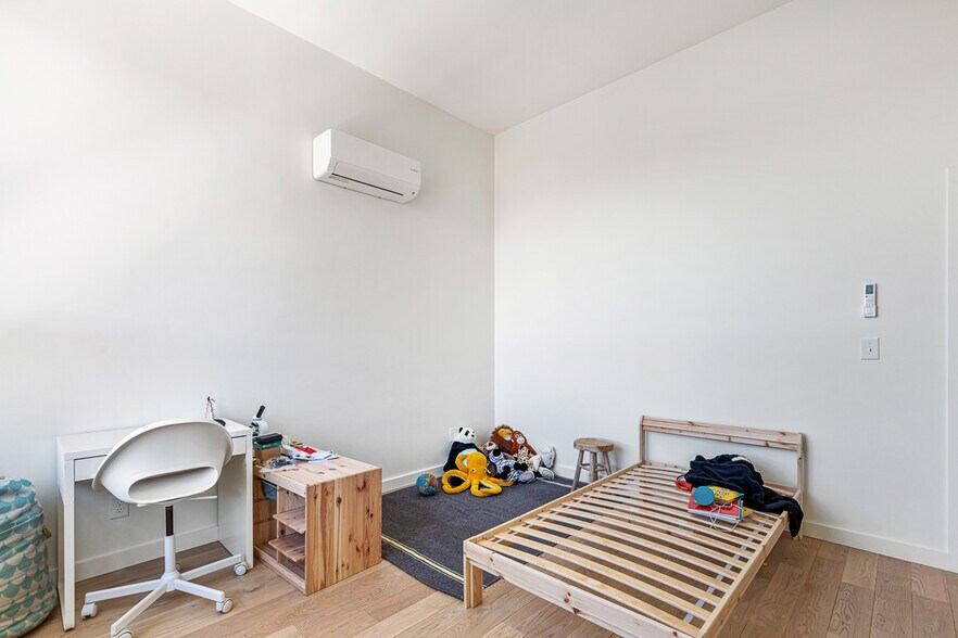 Building Photo - 123 Friendship St