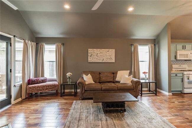 Building Photo - 403 Rosedale Blvd