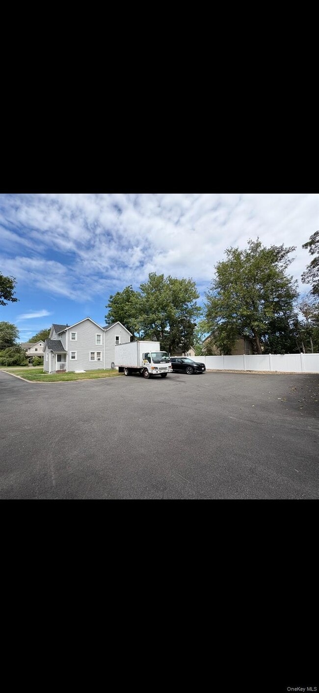 Building Photo - 32 Carman St