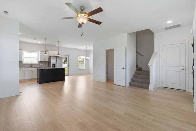 Building Photo - 429 Guethlein Dr