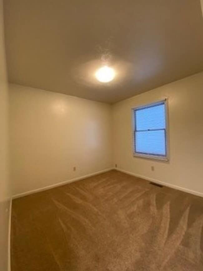 Building Photo - 124 S Silverwood Ln
