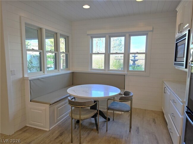 Building Photo - 927 Via Canale Dr