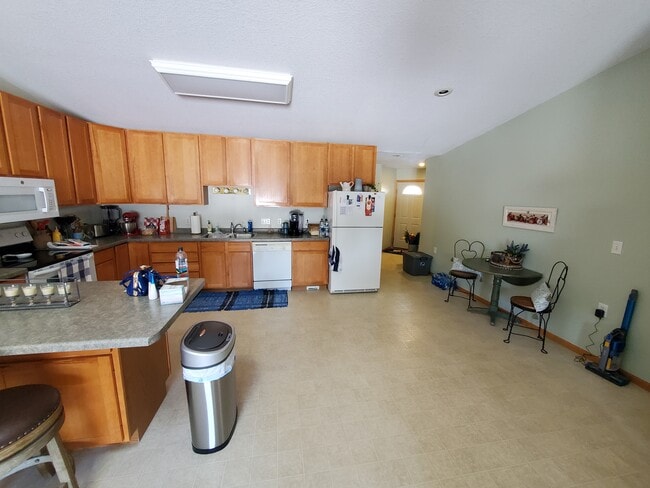 Building Photo - 117A Hialeah St