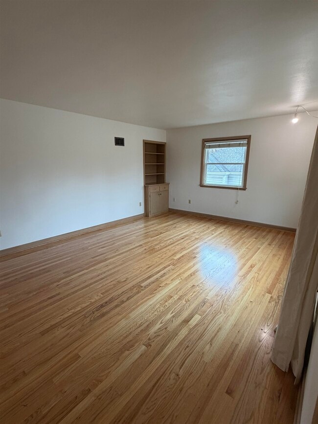 Building Photo - 529 W Olin Ave