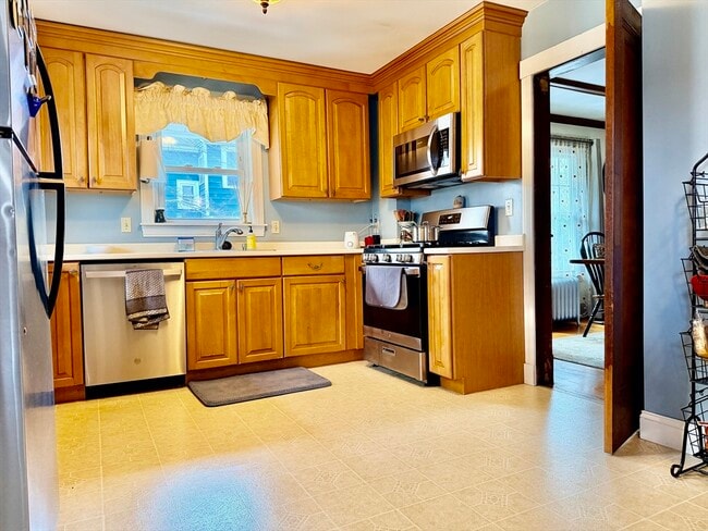 Building Photo - 740 Belmont St