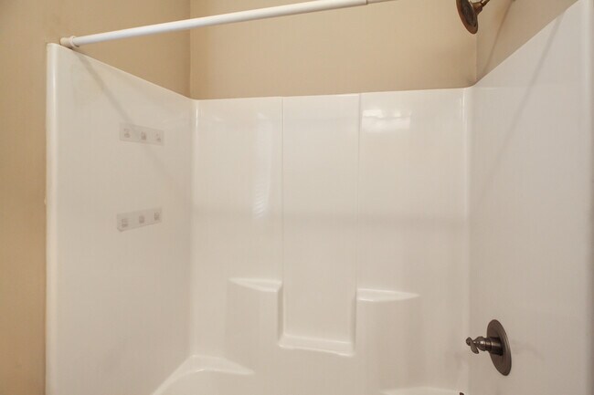 Building Photo - 203 Buttonwood Ln