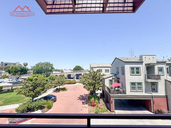 Building Photo - 326 Bautista Pl