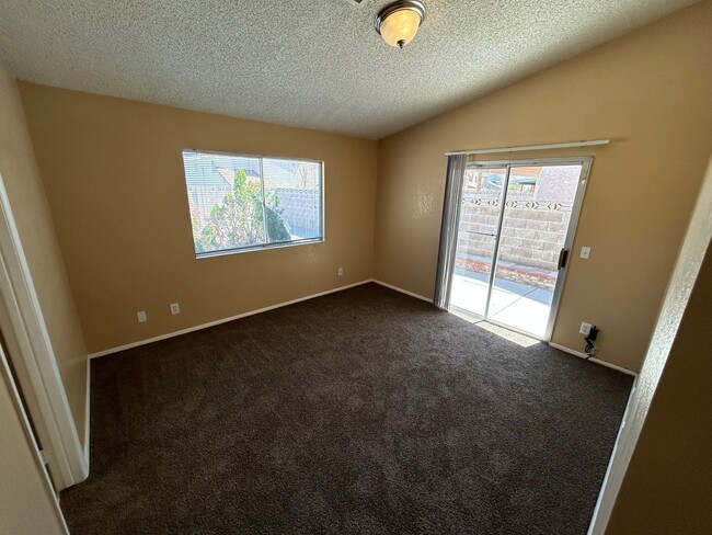 Building Photo - Beautiful single story- 3Bed/2Bath home lo...