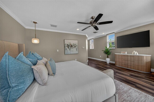 Building Photo - 1215 NE 1st St