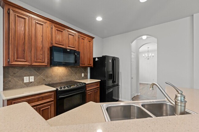 Building Photo - Spacious 3-Bedroom Home in Lakeshore with ...