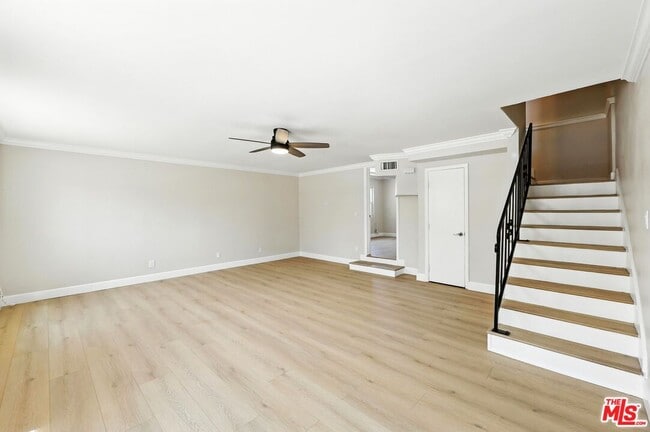 Building Photo - 8853 S Halldale Ave