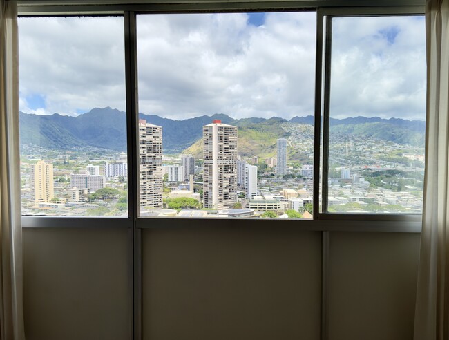 Building Photo - 2211 Ala Wai Blvd