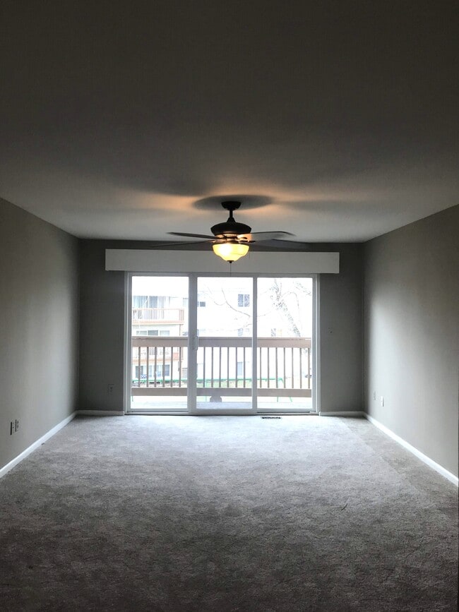 Building Photo - 5685 Coach Dr E