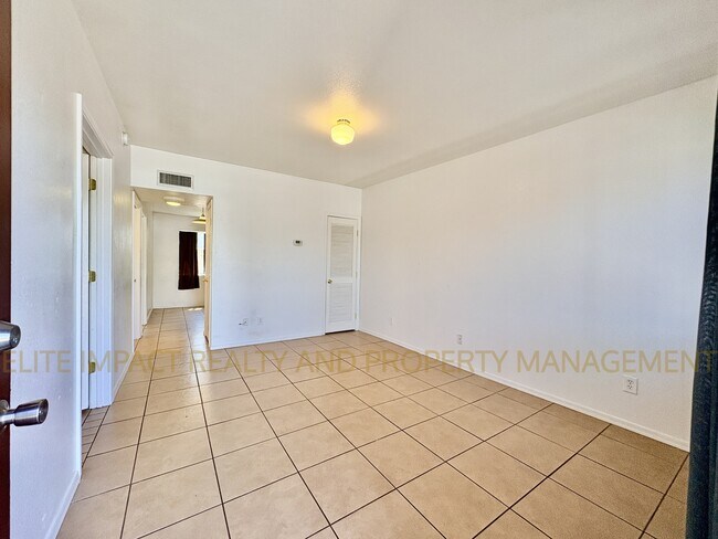 Building Photo - 1312 W Yavapai St