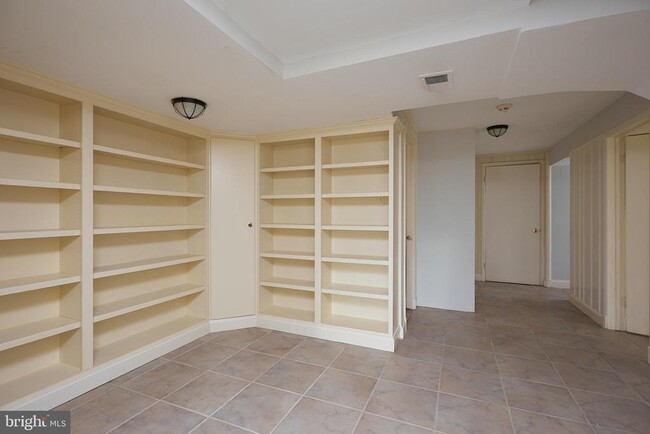 Building Photo - 6716 Tulip Hill Terrace