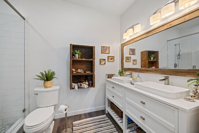 Building Photo - newly remodeled charming 2bd/2ba condo w/pool access