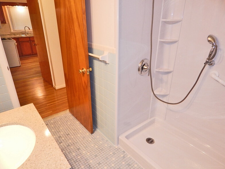 Building Photo - 132 Independence St