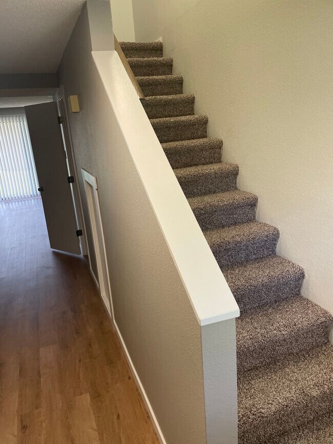 Building Photo - Amity