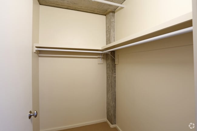 Interior Photo - 2121 Belmont