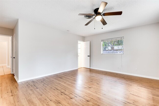 Building Photo - 3460 NE 28th Ave