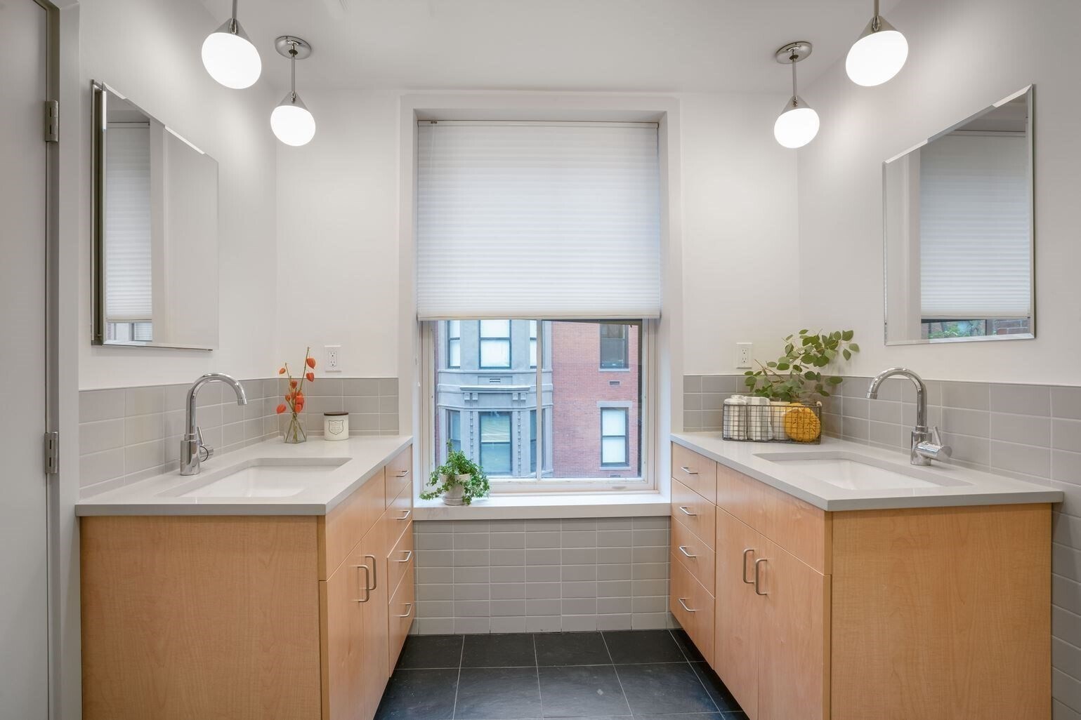 Building Photo - 163 Newbury St