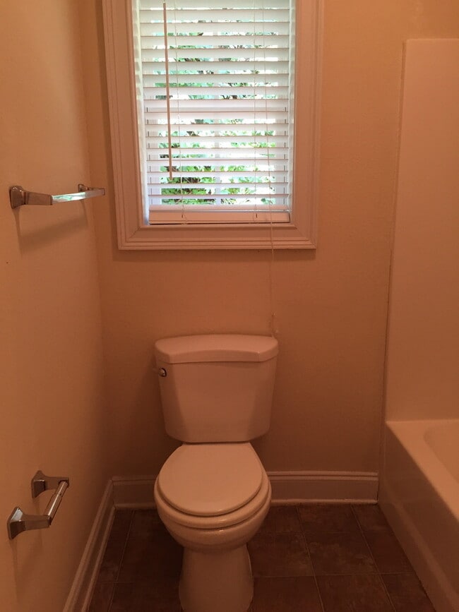 Building Photo - 4bed/4bath in Eagles Landing for JULY!