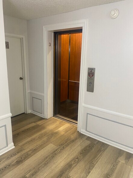 Elevator access to top floor - 8305 Summertime Ln