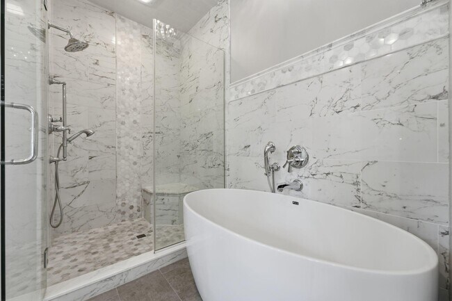 Building Photo - 7273 Berkley Square S