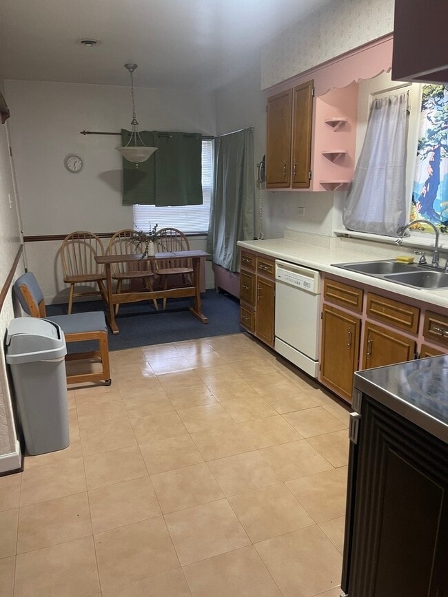 Building Photo - 12713 S 80th Ave