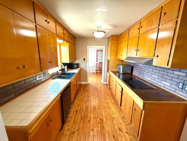 Building Photo - **APPLICATION RECEIVED** *MOVE IN SPECIAL* Gated Home With Hill Country Living Just Minutes From ...