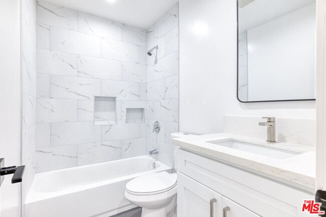 Building Photo - 2318 Glover Pl