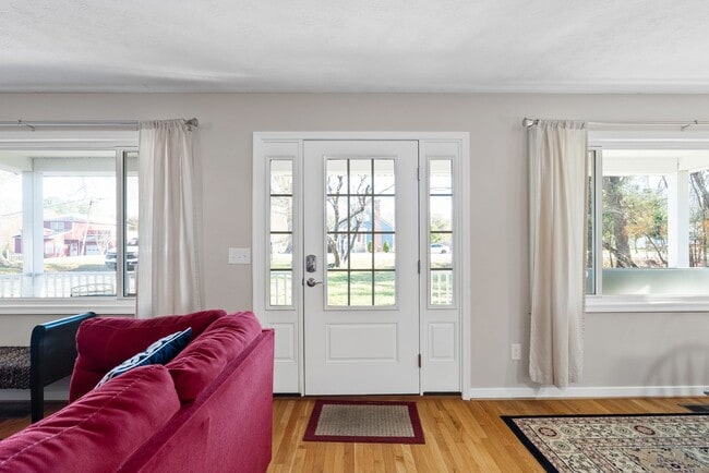 Building Photo - 3-Bedroom in Town of Farmville with One-Le...